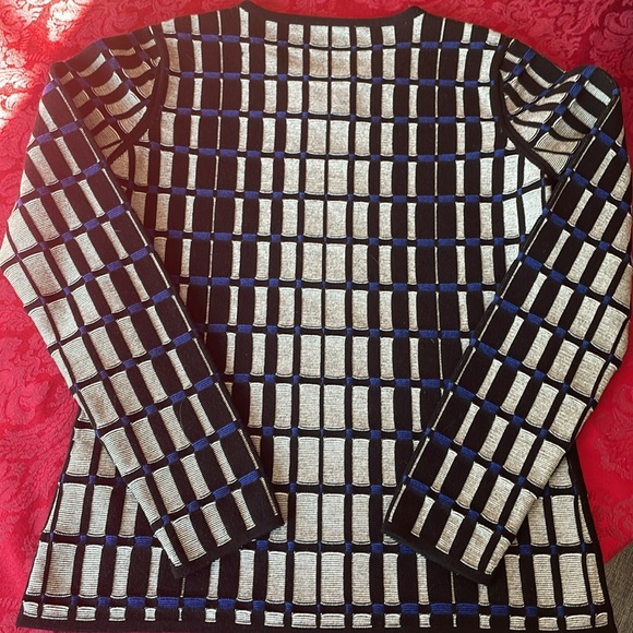 Hugo Boss Viscose sweater Large (made in Italy so fits more an American Medium) - Picture 2 of 5
